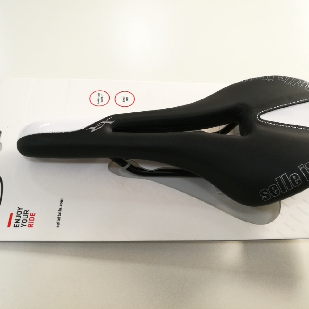 asiento-selle-italia-xr-flow-negro-con-blanco