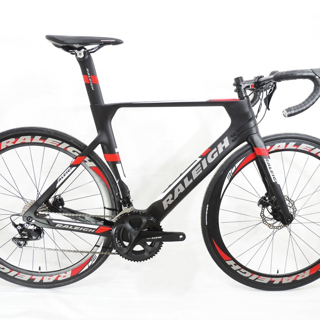 raleigh-strada-40-48cm-negra-con-rojo